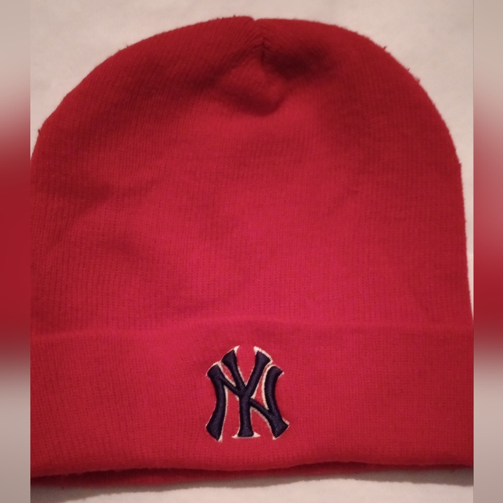 NY Yankee bright red beanie with nice logo